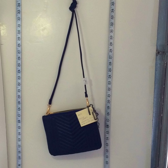 Amelie Galanti CrossbodyPurse with Wrist Strap - Picture 1 of 3